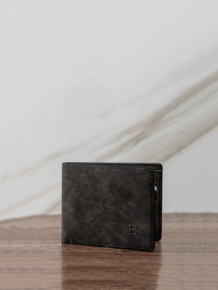 Slim Bifold Men’s Wallet – Lightweight Minimalist Design with Letter Detail, Multi-Card Holder, Perfect for Daily Use & Gift for Him